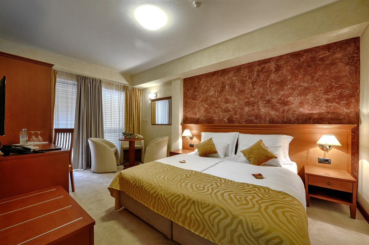 Hotel Antica-Seafront Hotel With Comfortable Rooms And Pool Stari Grad  Eksteriør billede